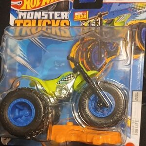 Tri-to Crush me Off-Road Hot Wheels Monster Three Wheeler - Green and Blue